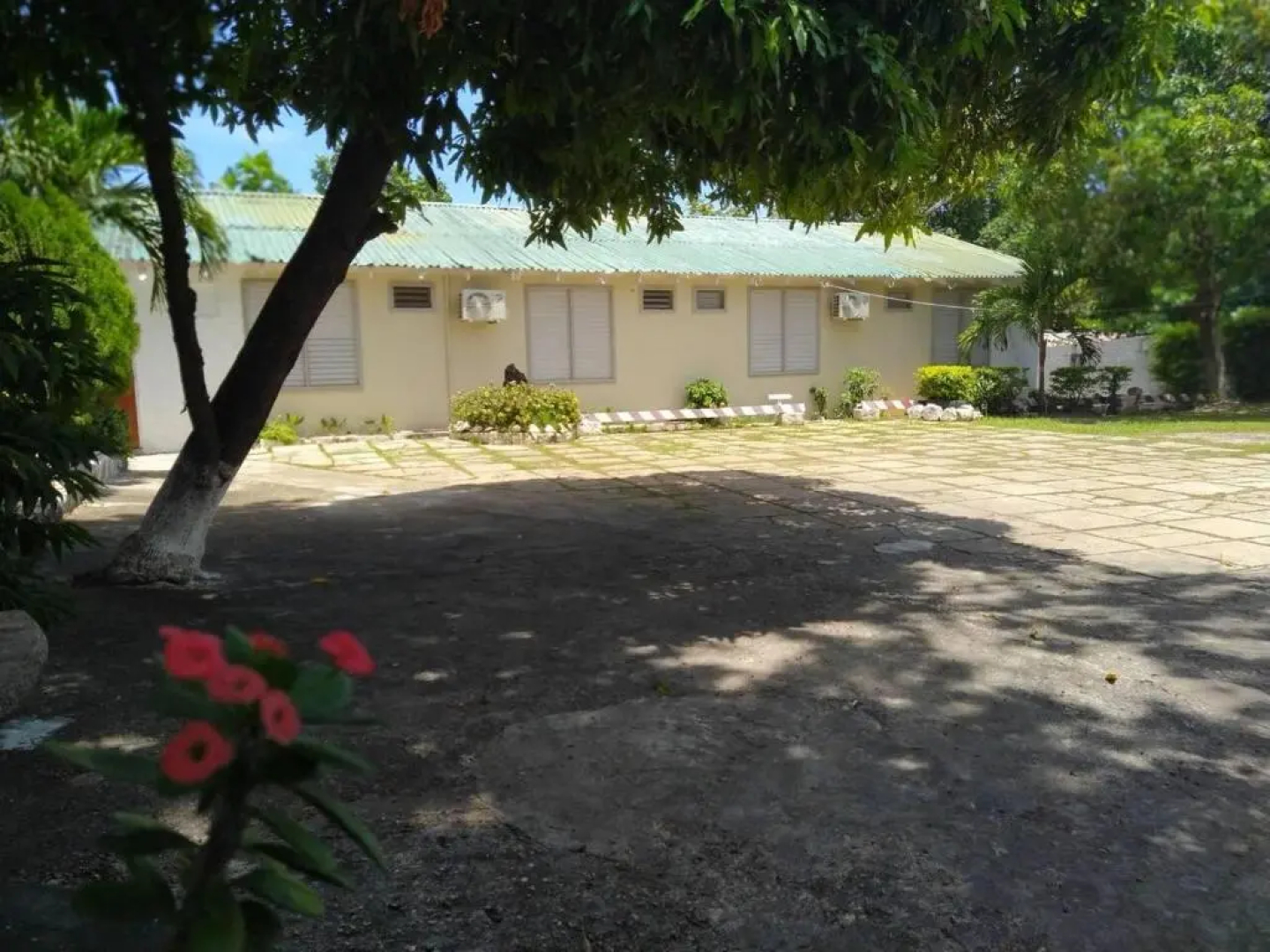 Entire 6-bedroom Villa Free Parking With Fast Wifi