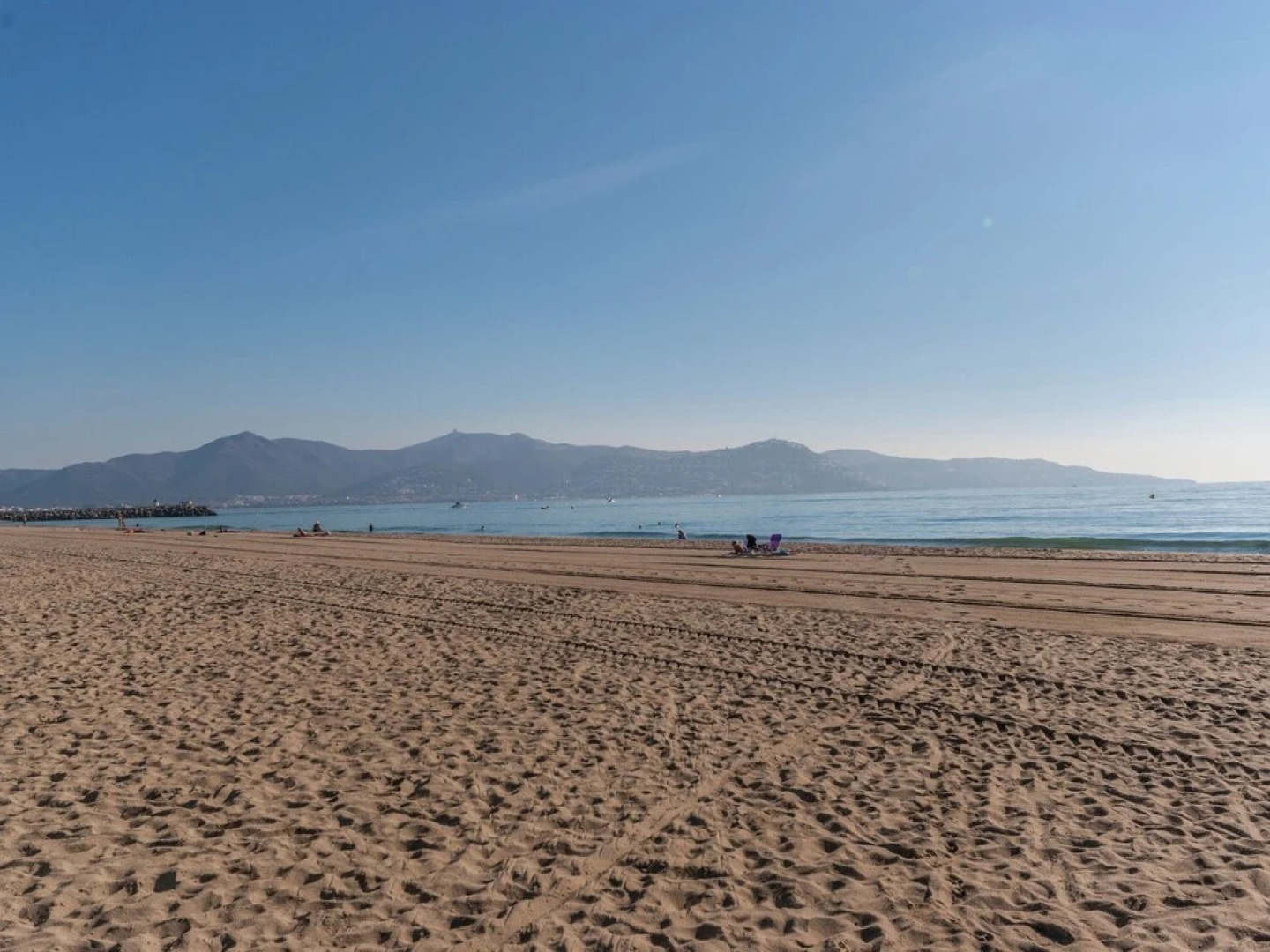 Alluring Apartment in Empuriabrava With Swimming Pool