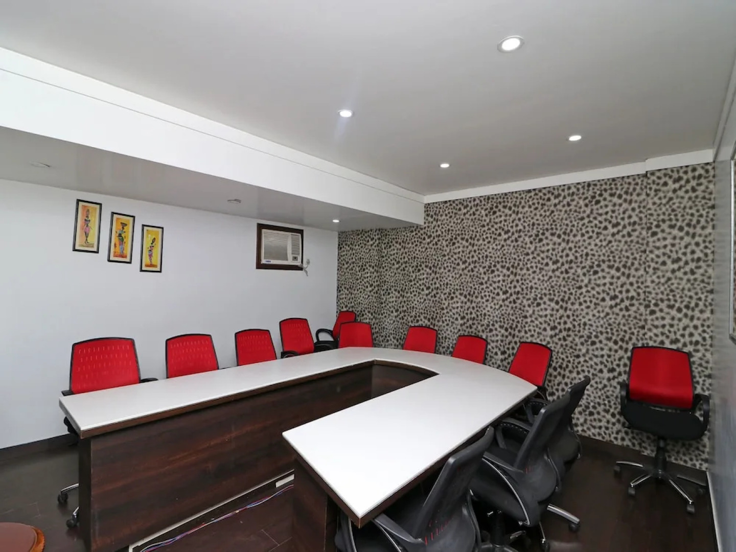 Capital O 3194 Hotel Dayal International