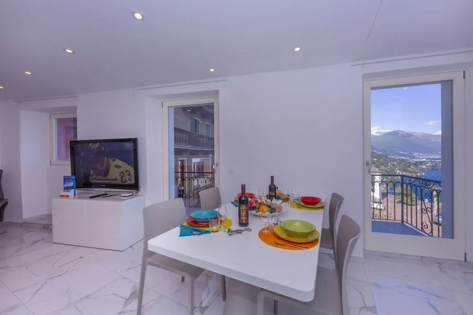 Yellow View Apartment