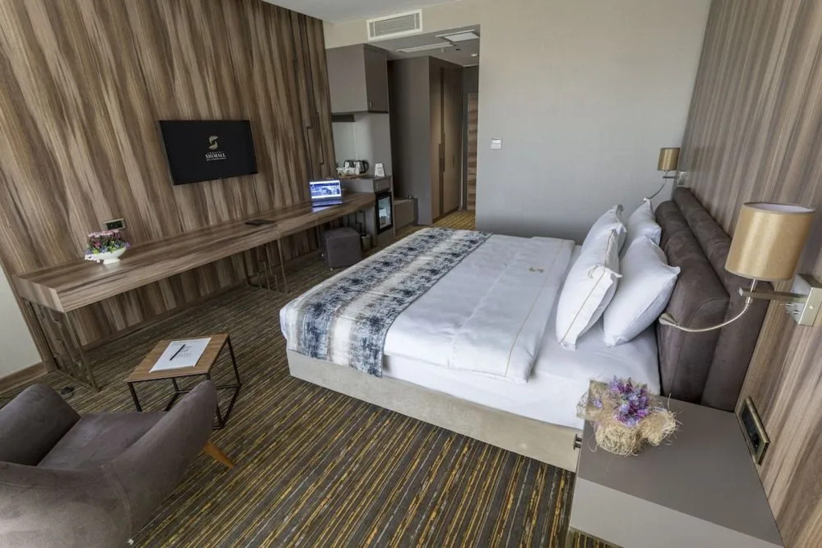 Shimall Deluxe Hotel