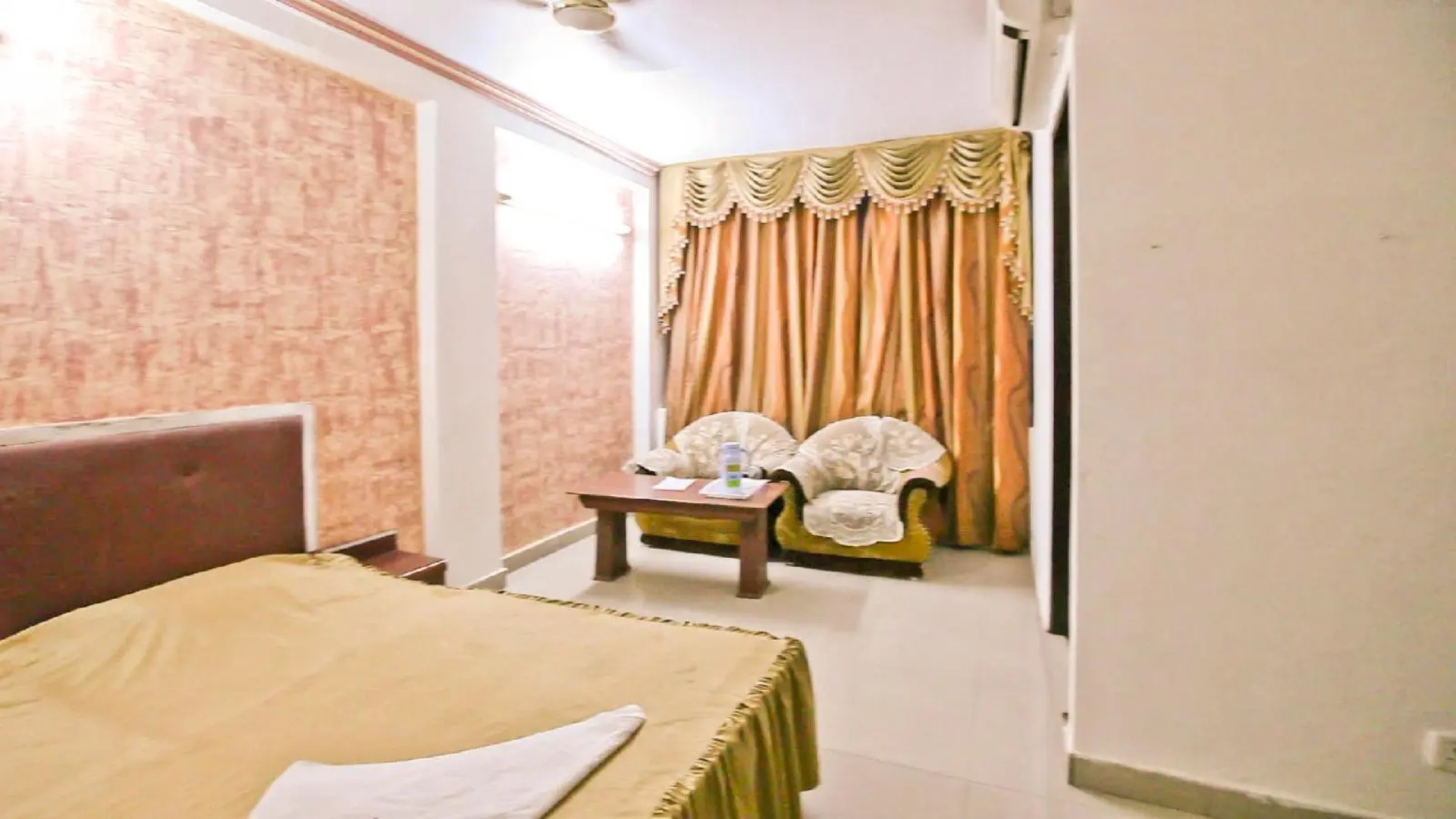 Hotel Mandakini Saket Regency