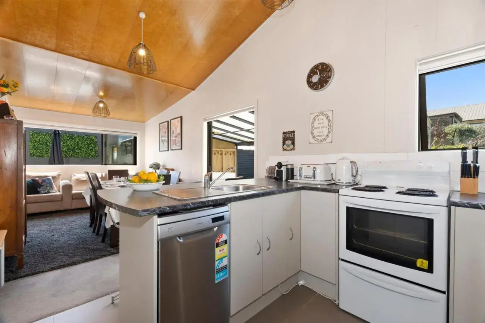 Sunnyside SPA Retreat - Mangawhai Holiday Home