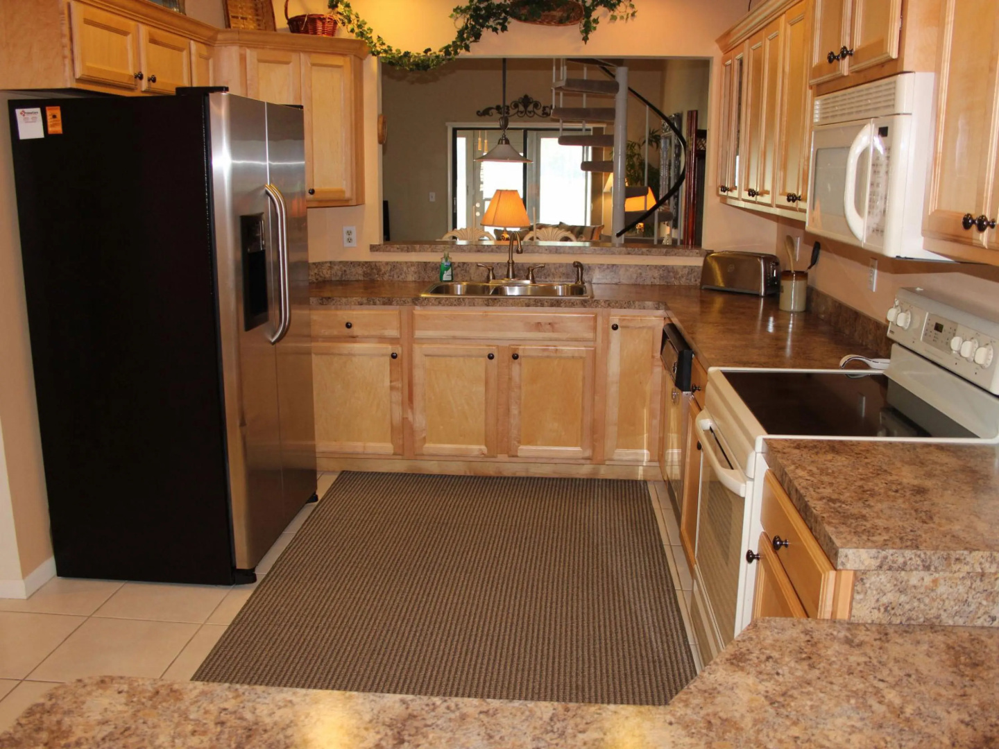 Gorgeous Duplex With Loft and 2-car Garage 2037c