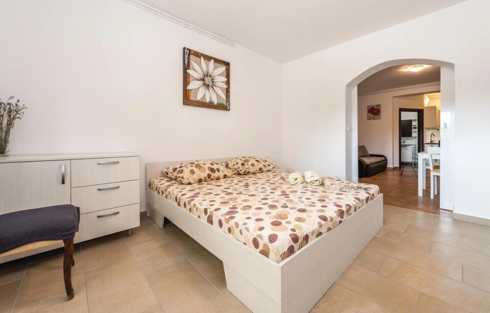 Beautiful Home in Brodarica With Wifi and 4 Bedrooms