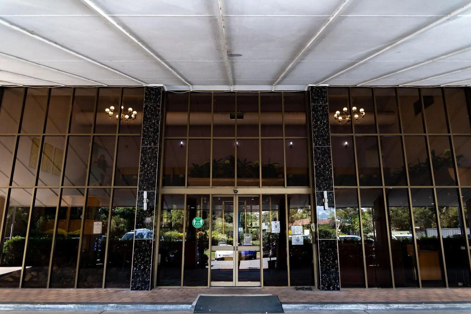 Charbonnier Motor Inn