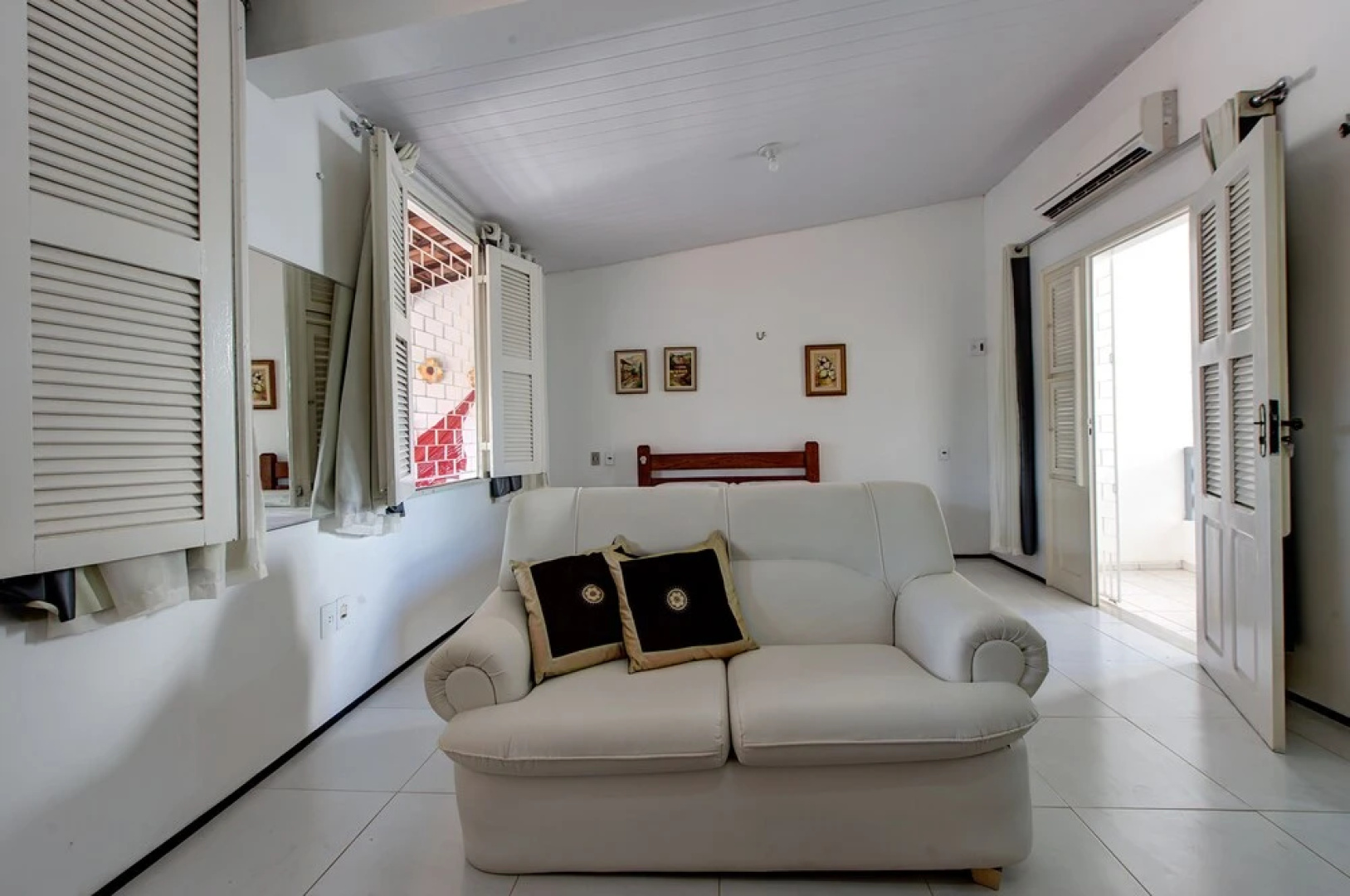 Casa com piscina privativa perto do mar
