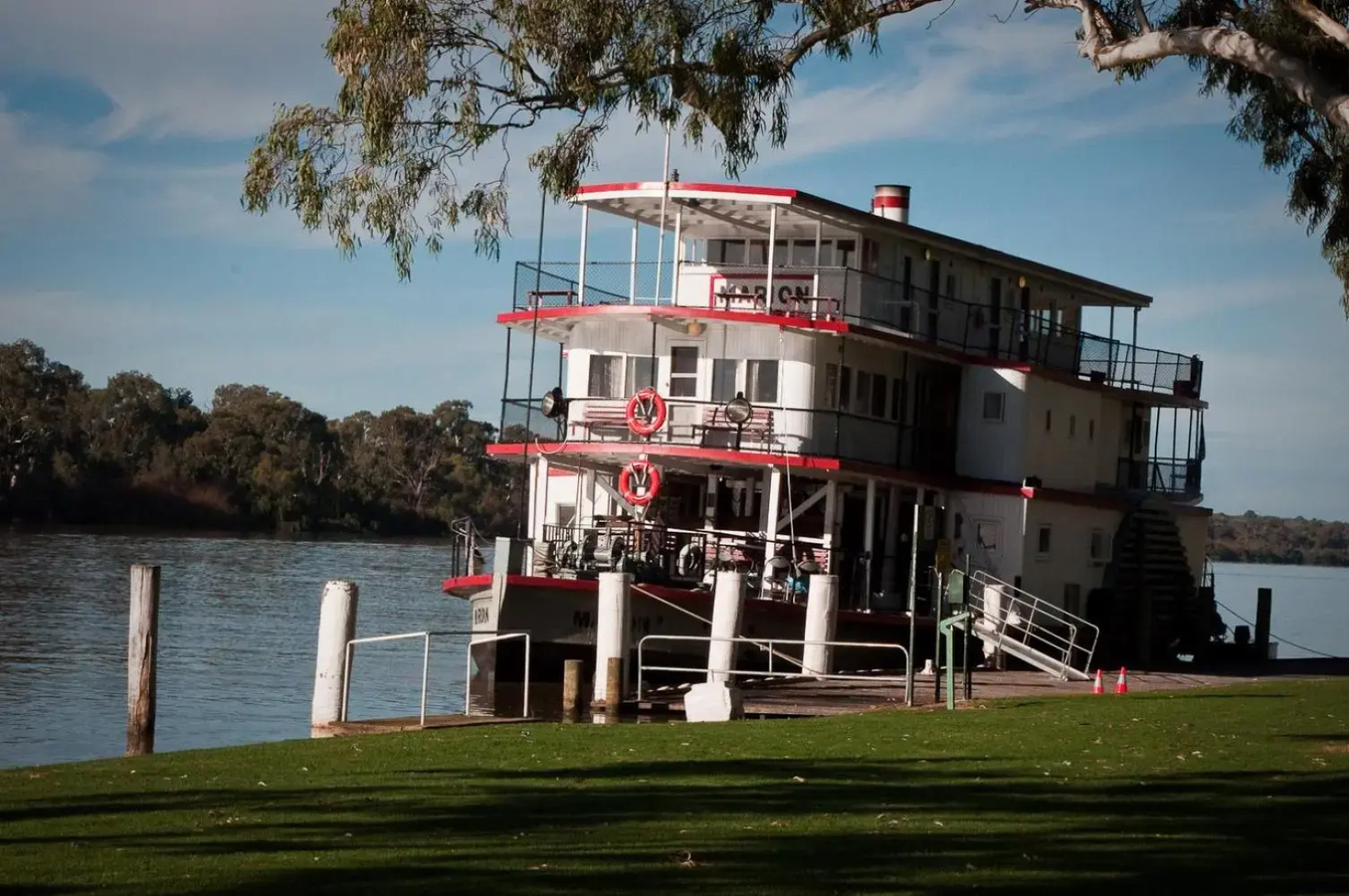 Romantic Getaways at Riverview Rise Retreats