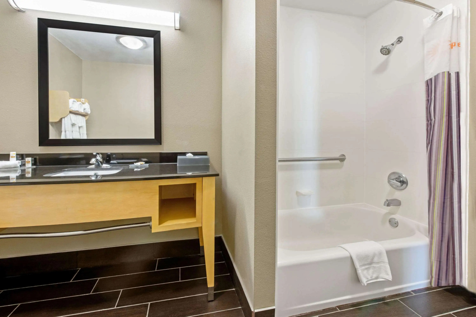 La Quinta Inn & Suites by Wyndham Leesville Ft. Polk