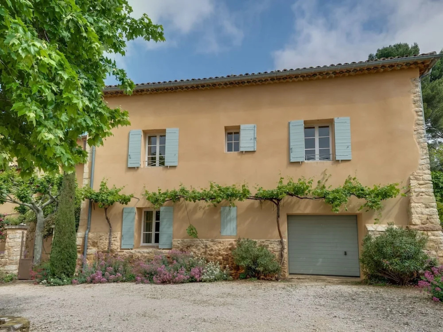 Secluded Holiday Home in Rustrel With Swimming Pool