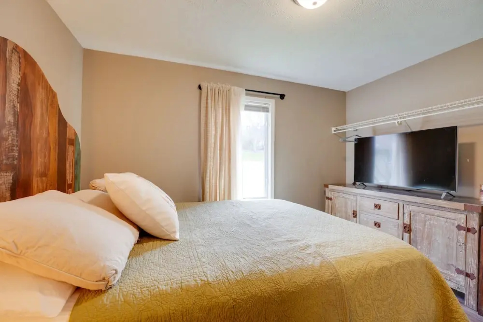 Reeds Spring Retreat w/ Lakeview Deck + Grill