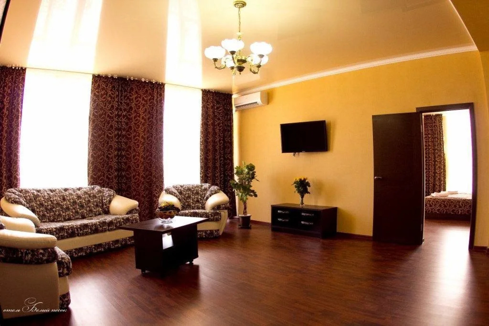 Белый песок