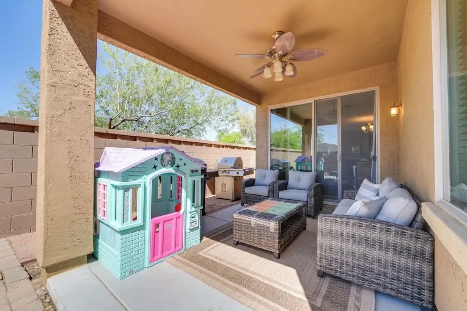 8 Mi to Sports Complex: Peoria Home w/ Hot Tub!