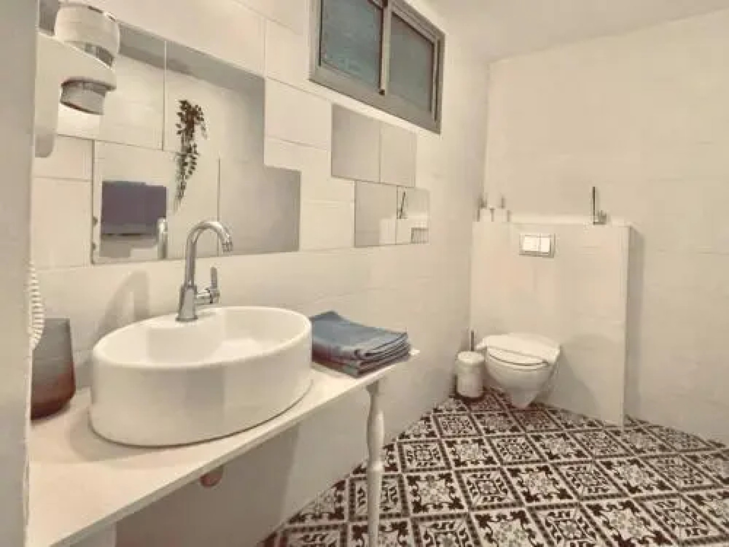 Chateau Akko Authentic Hosting