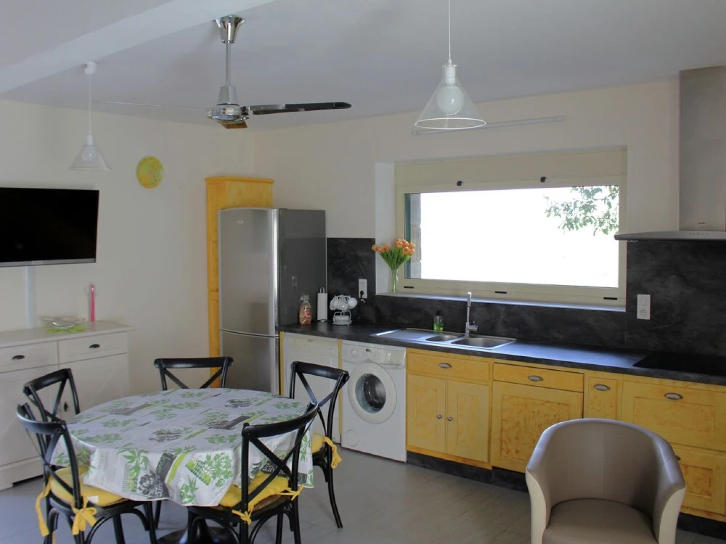 Modern Holiday Home with jacuzzi in Brousse-le-Chateau