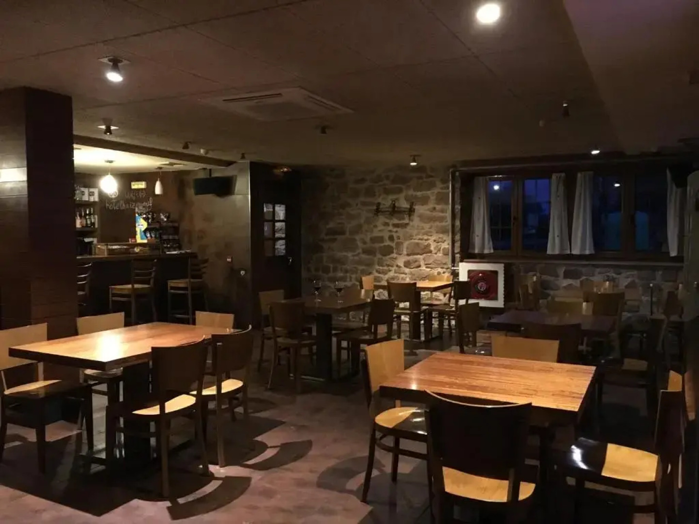 Hostal y Albergue Haizea - Hostel