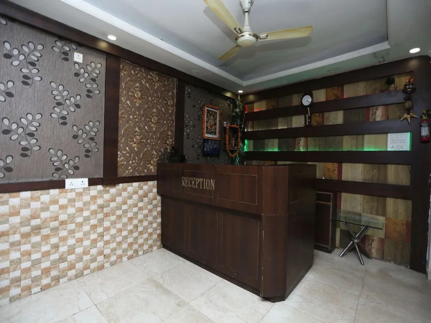 OYO 30240 Shri Radha Palace