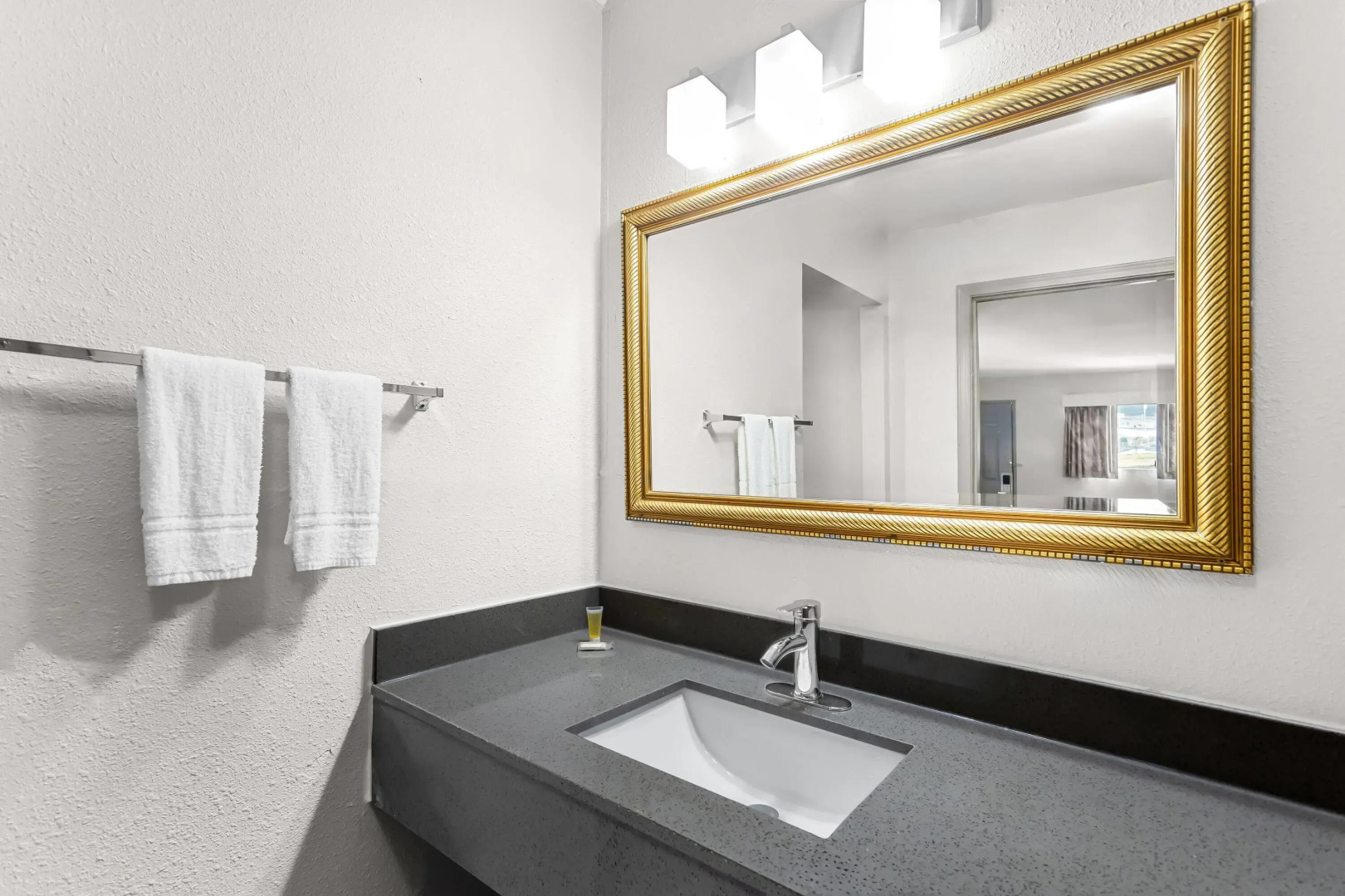 Days Inn by Wyndham Huntington