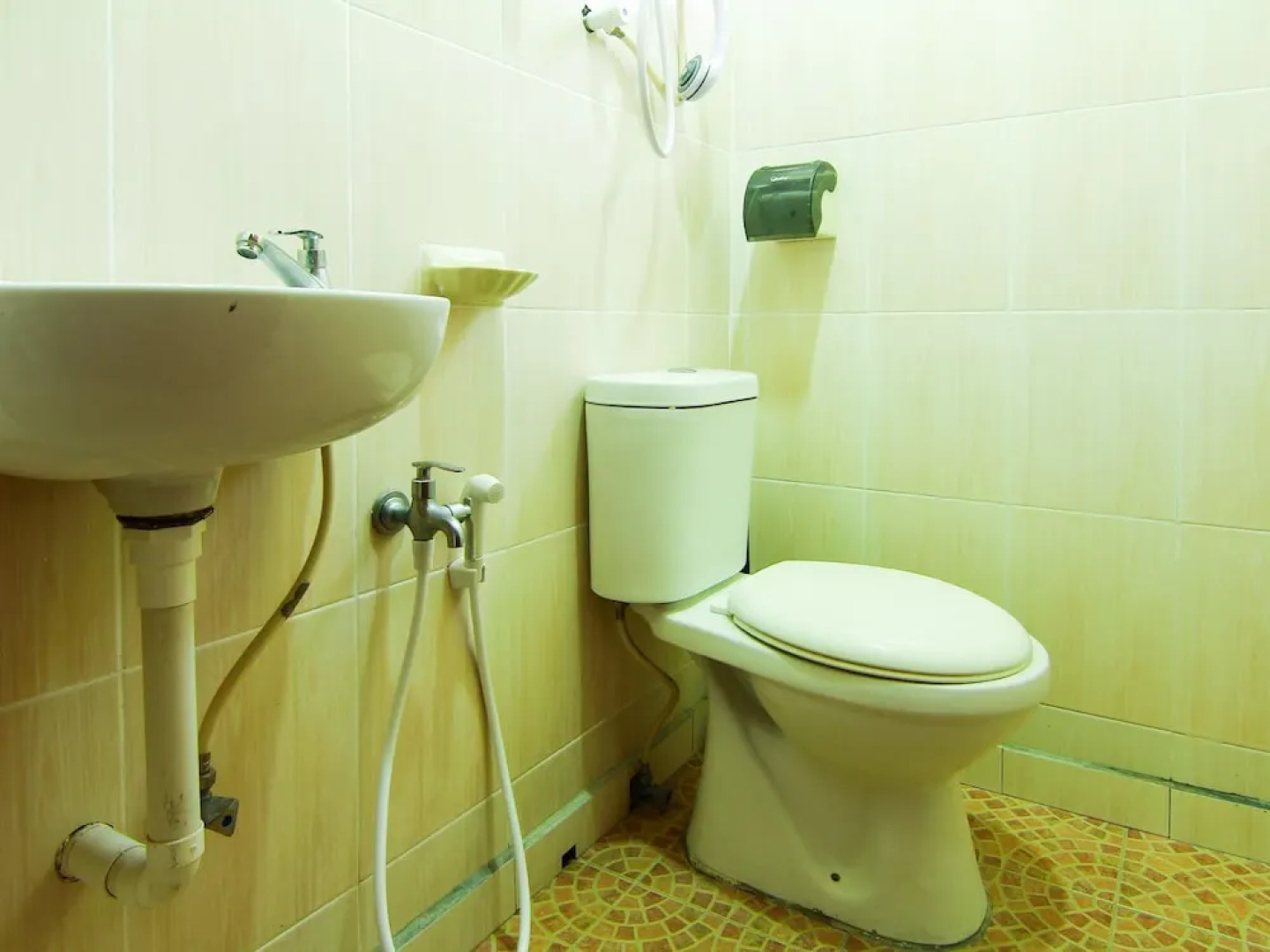 OYO 43962 Ezzy In Hotel