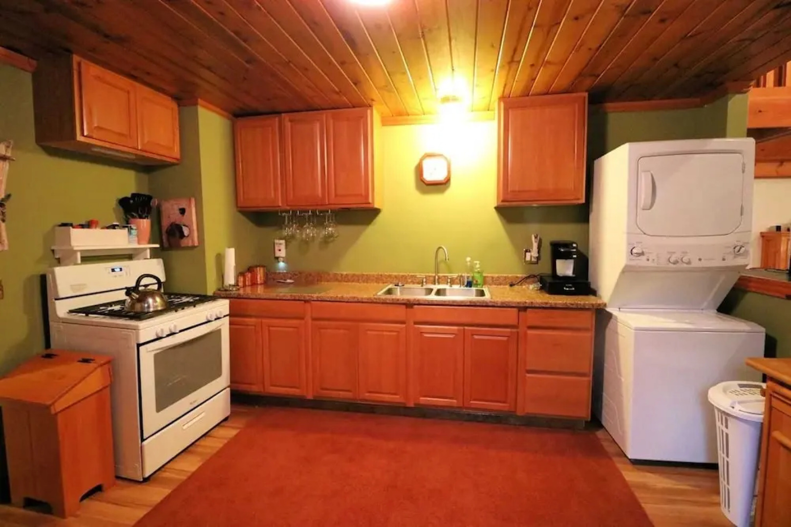 1 Maple Avenue 2 Bedroom Home by Redawning