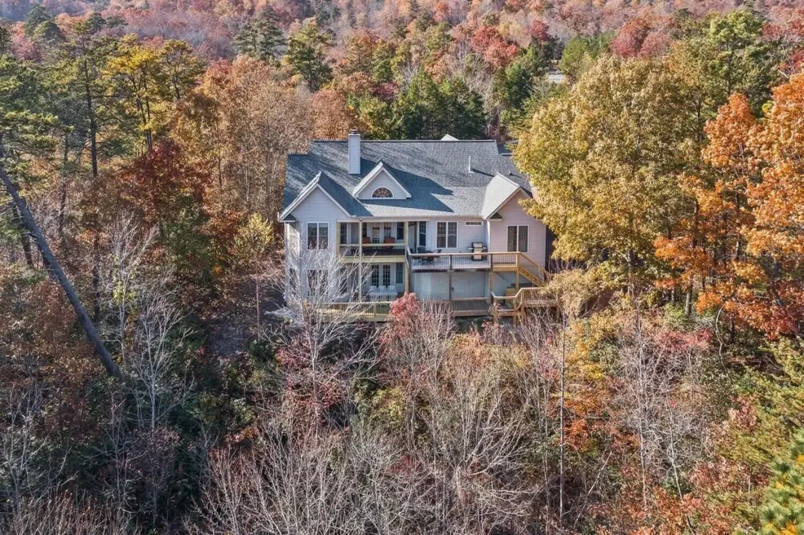 Rumbling Bald Resort Home In Lake Lure - Wifi - Community Beach, Pool, Golf And More 5 Bedroom Home by Sunscape Property Management