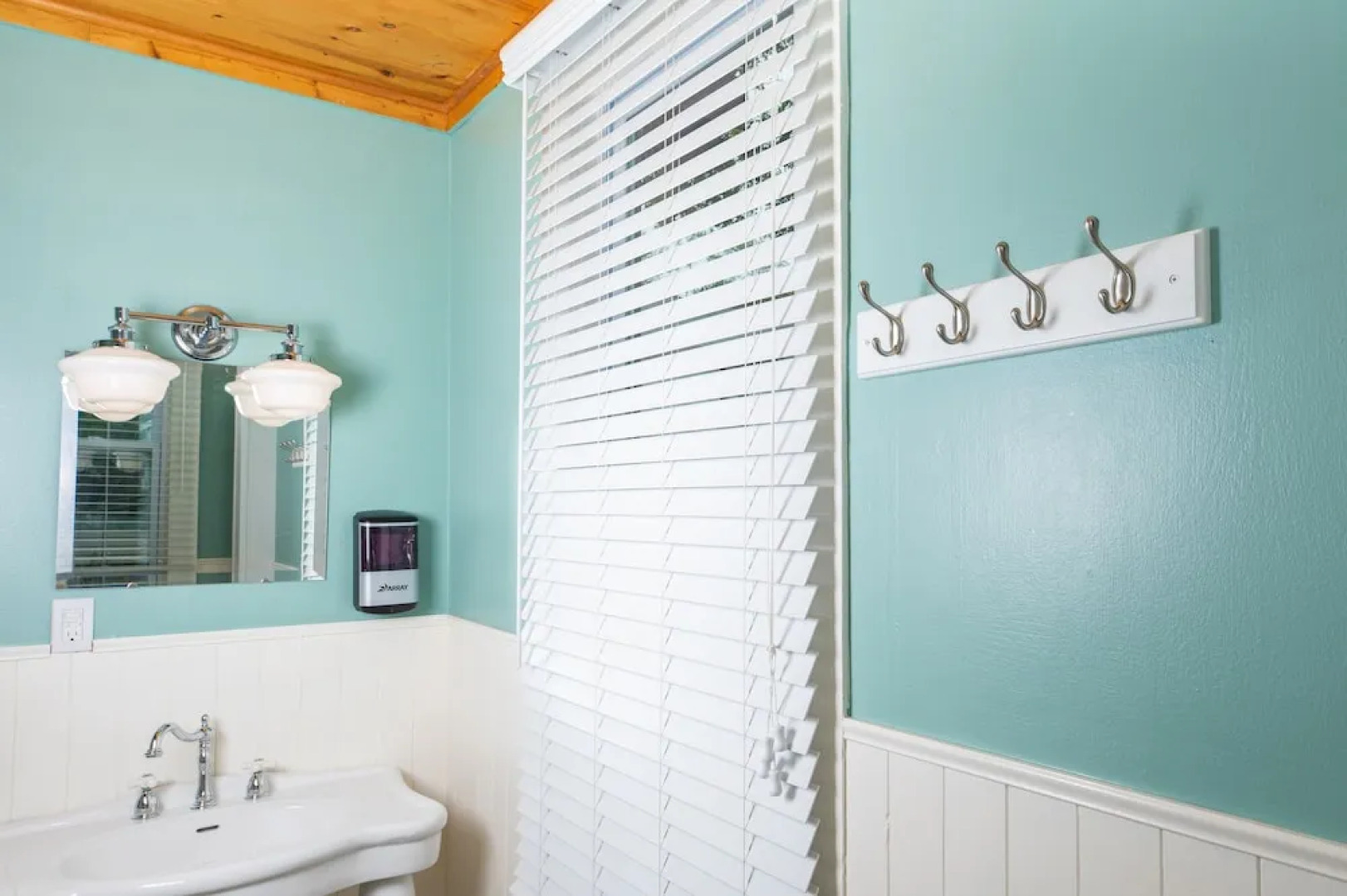 Pine Cottage Bed & Breakfast