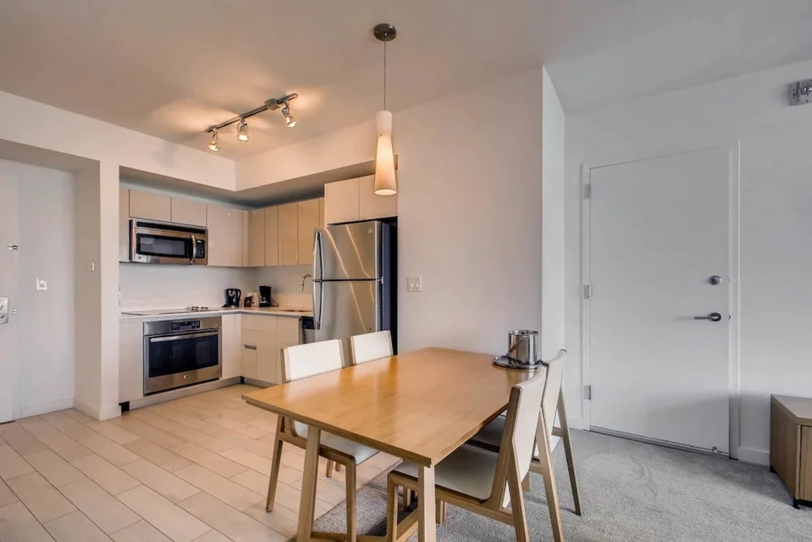 Hallandale Suites by 1stHomeRent