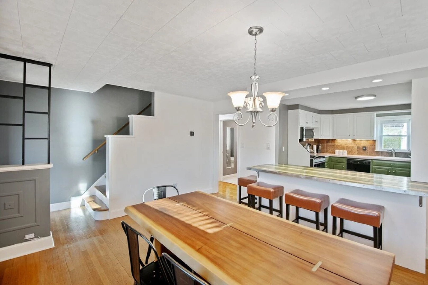 "sweet Serenity" Stay 10 Minutes From Hershey 3 Bedroom Home by RedAwning