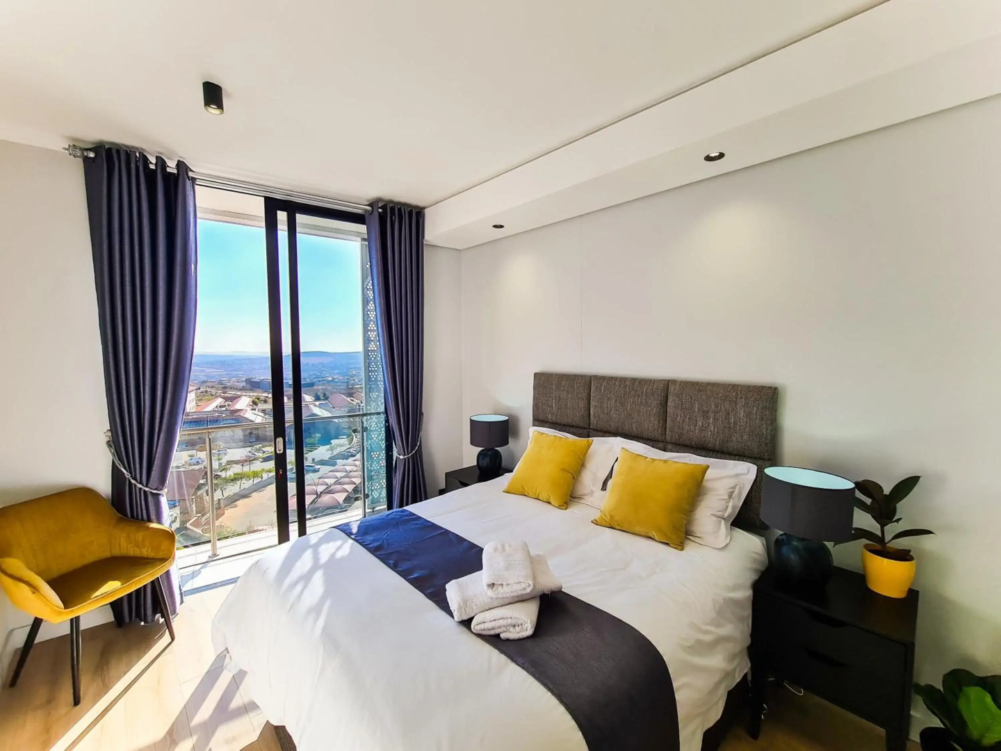 Ellipse Waterfall Upmarket Apartment