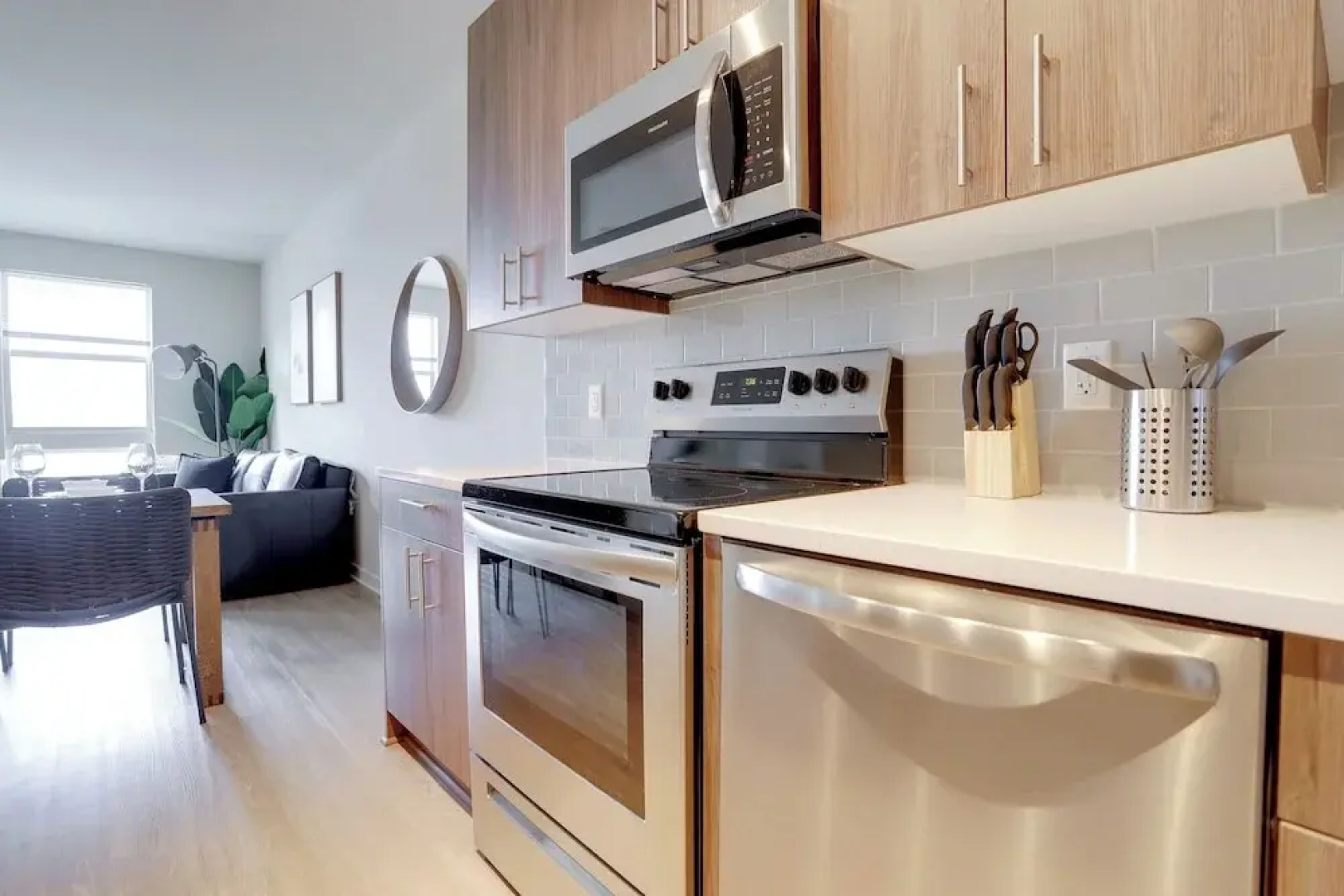 Apartment 15-Min Walk to Metro