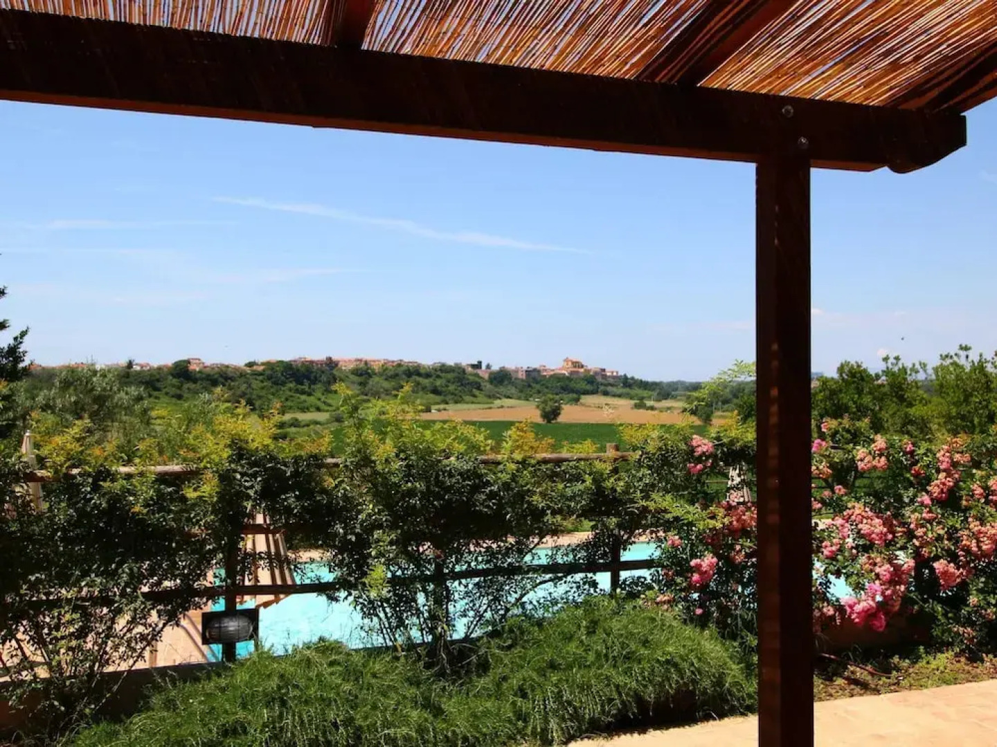 Enticing Farmhouse in Montalto di Castro near Sea