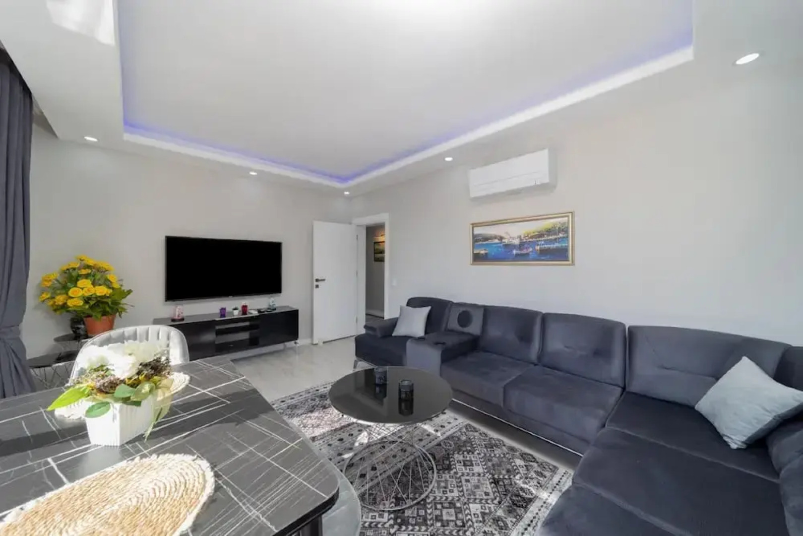 Villa With Pool and Backyard in Kepez