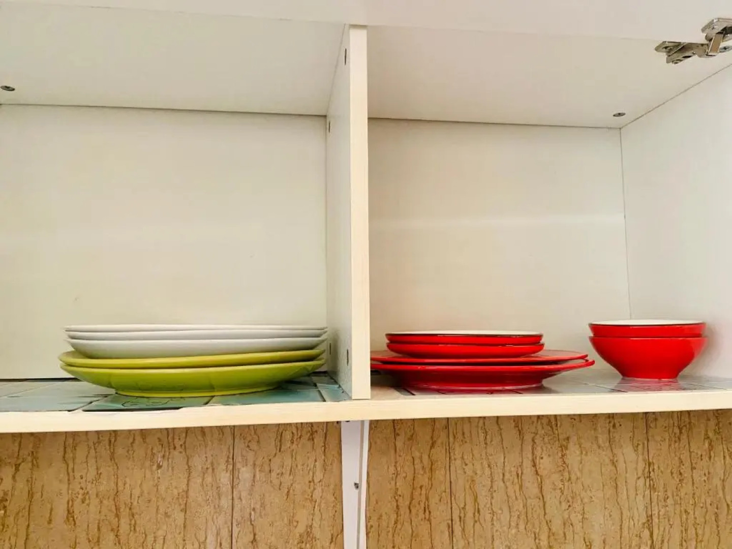 ROJO’s FULLY-FURNISHED 3-BEDROOM CONDO