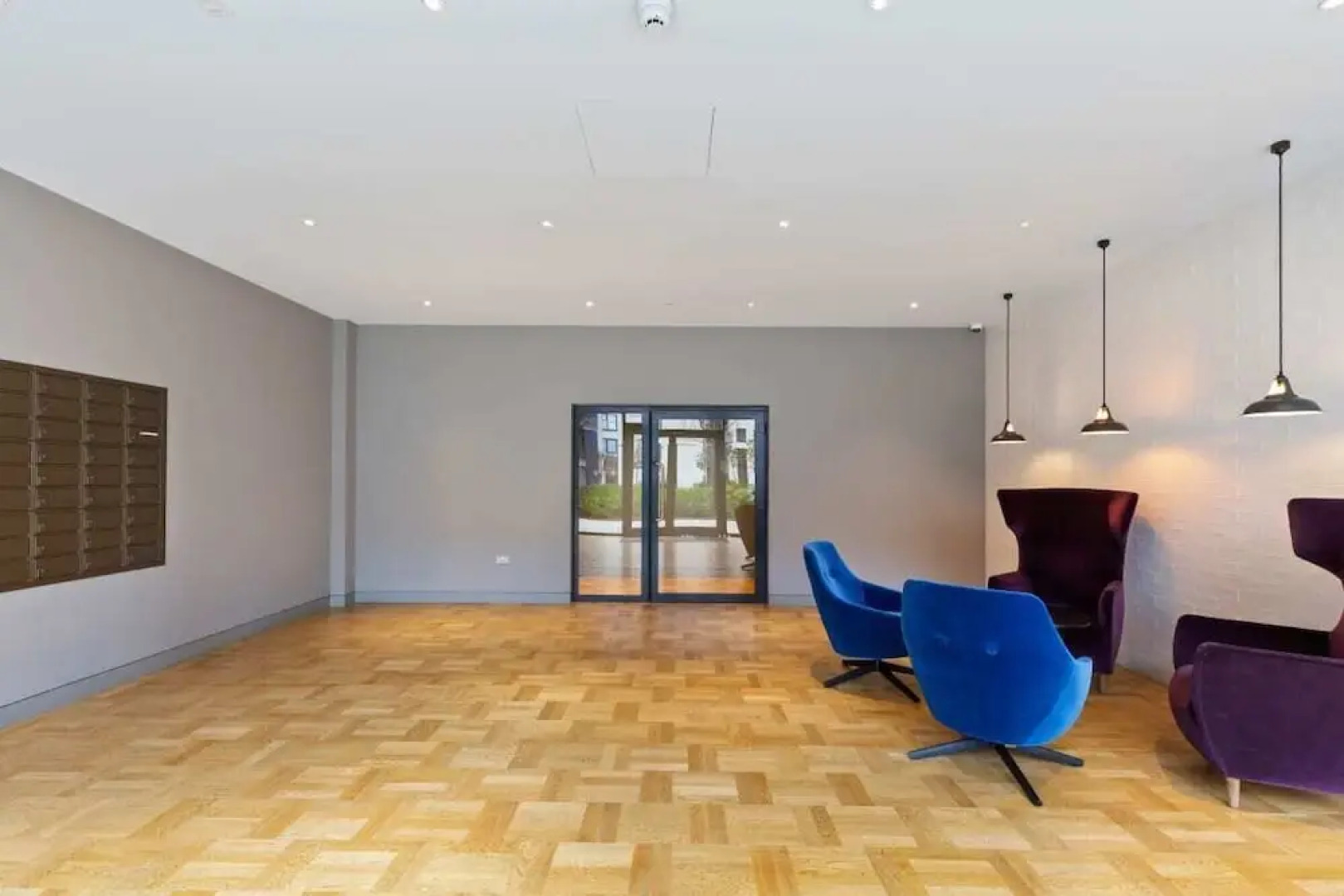 Stunning Studio With Decorated Interior in Poplar