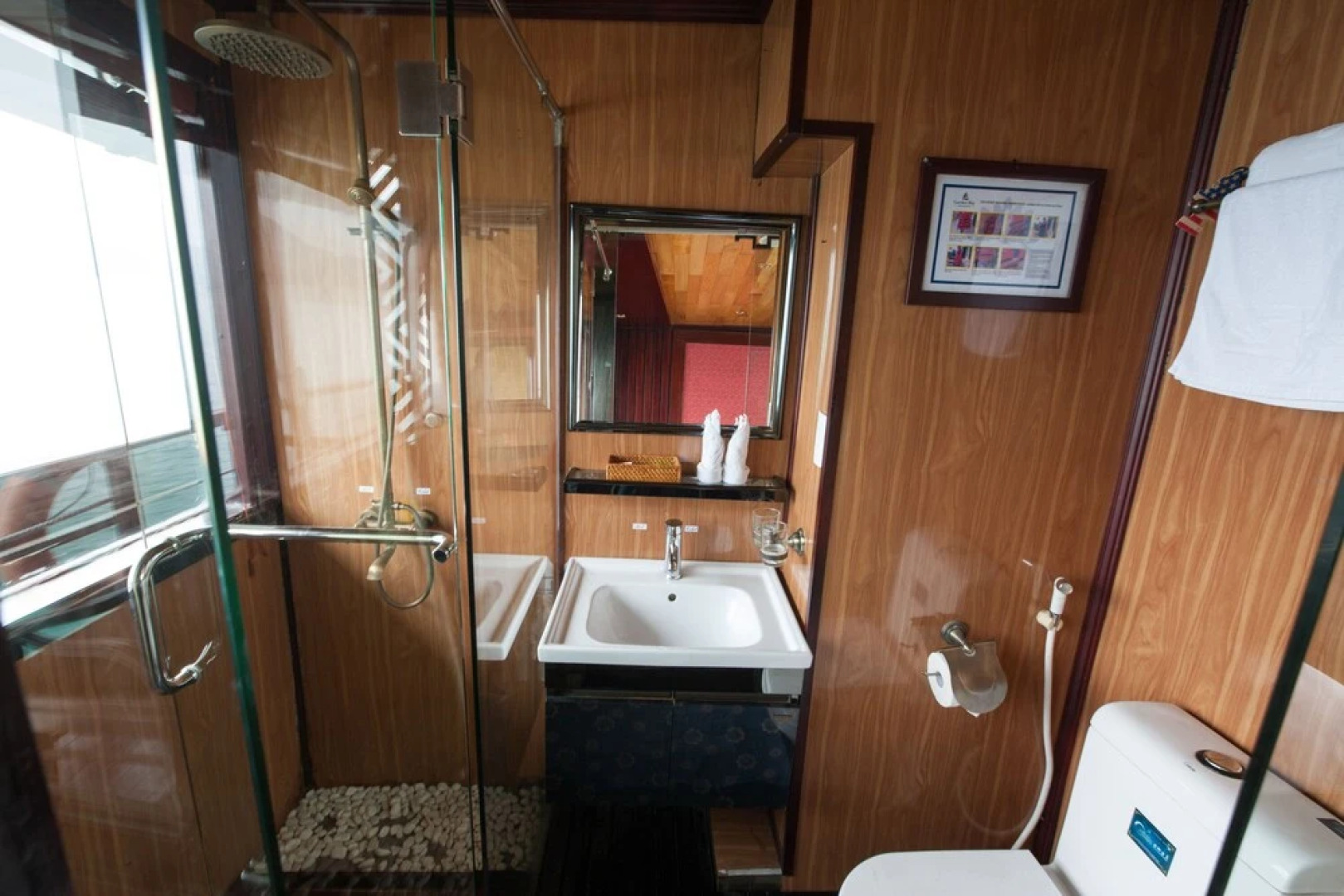 Garden Bay Premium Cruise