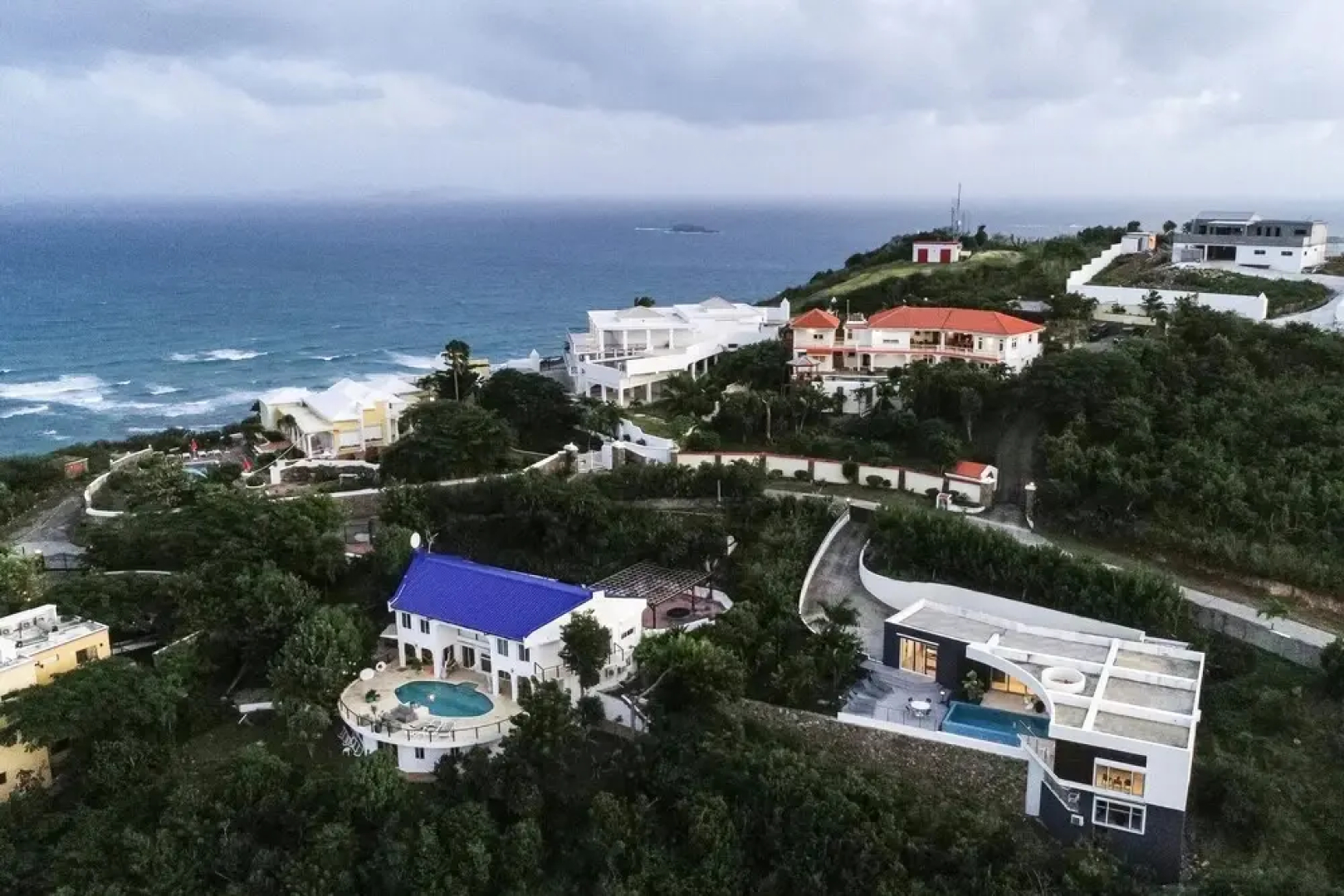L'Agua by Island Properties Online