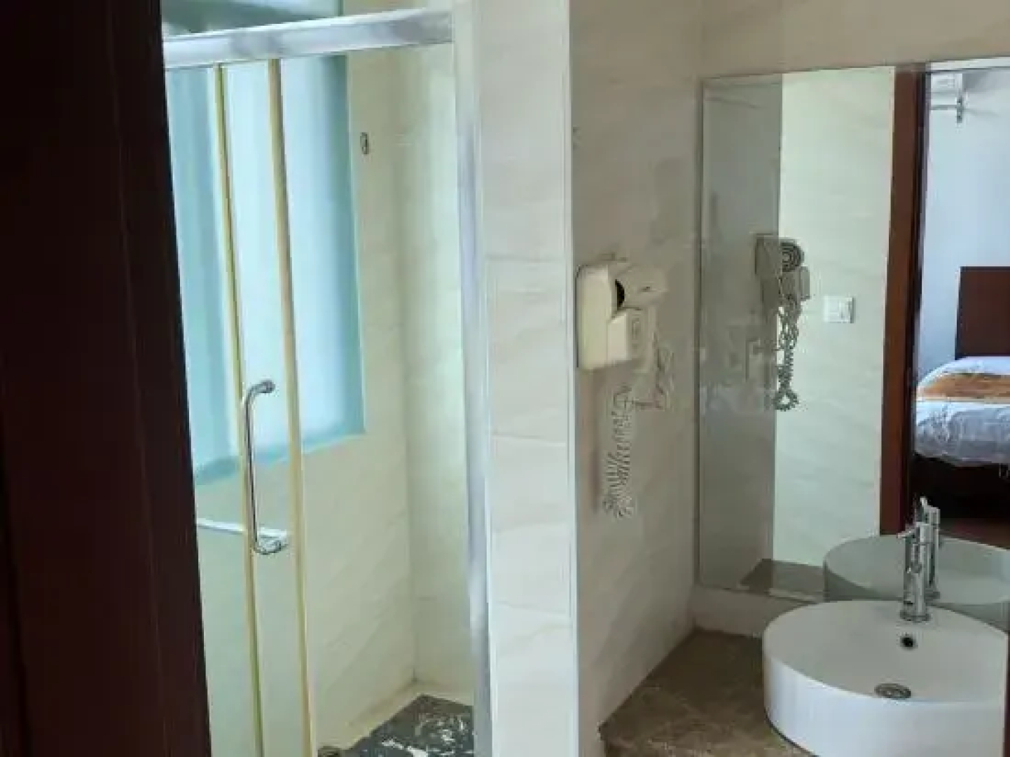 Jinzhou Business Hotel