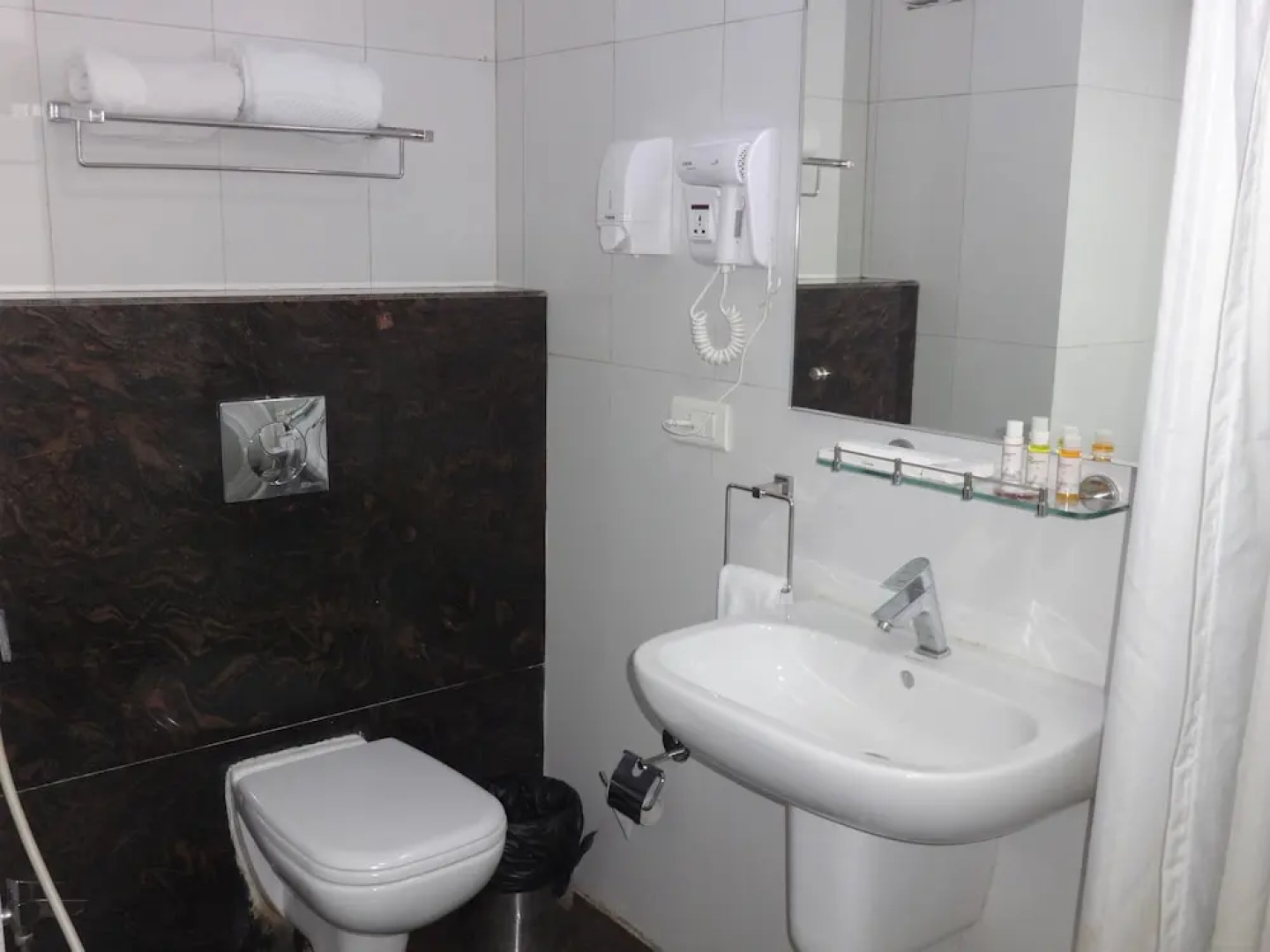 OYO Premium VIP Road