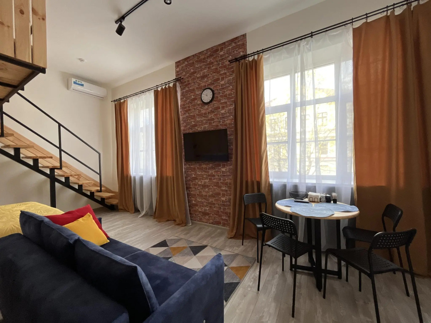 Апартаменты на Октябрьском проспекте 27Б