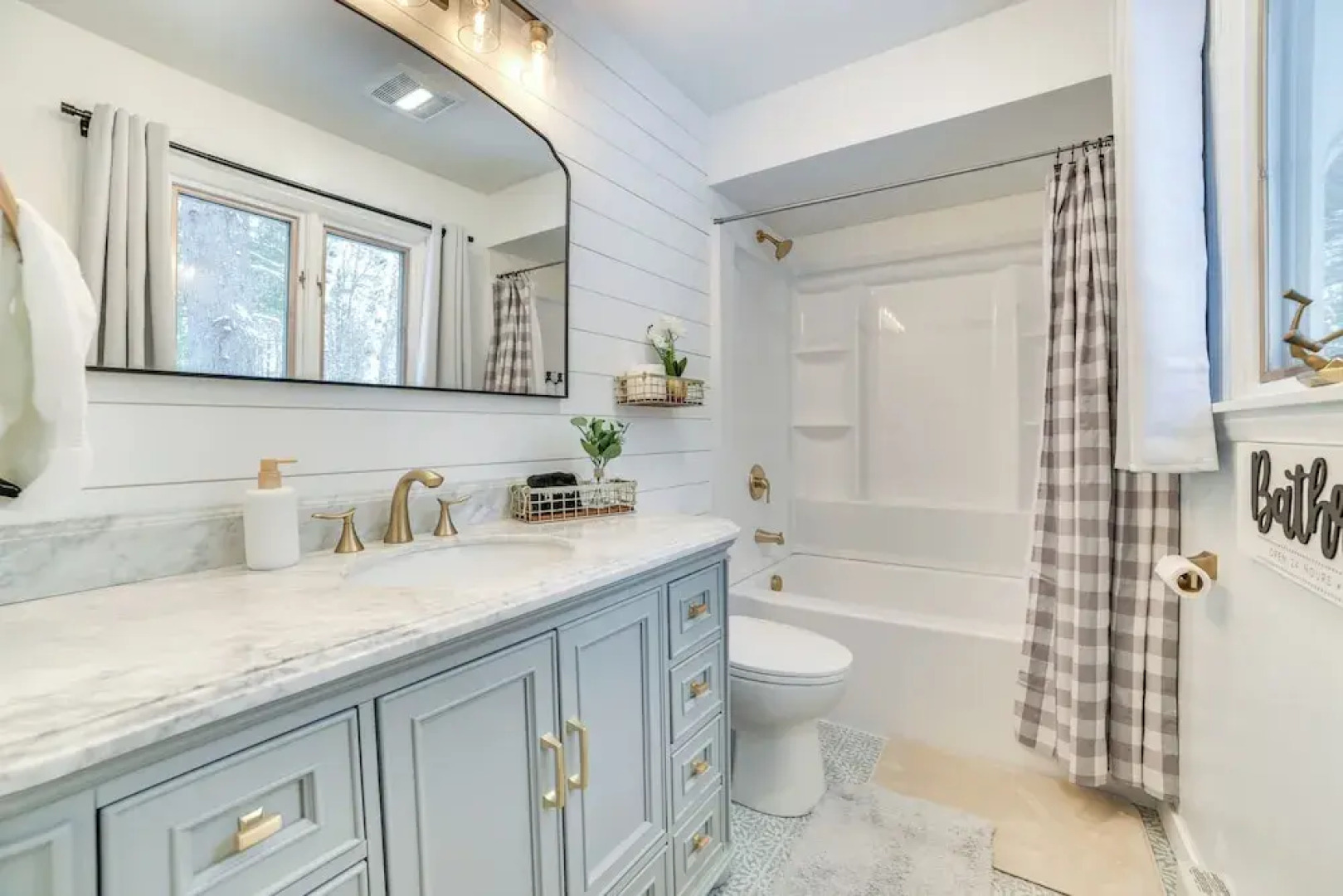 Private Hot Tub & Deck: Gaylord Family Home!