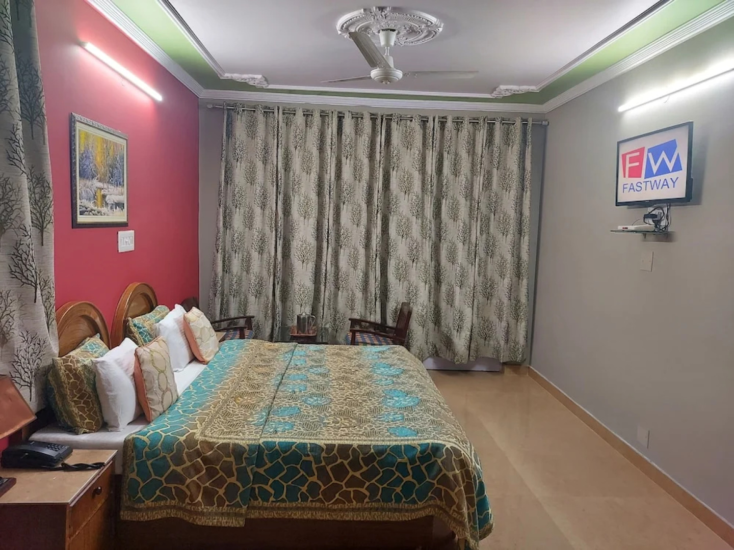 Hotel Snow Crest Inn