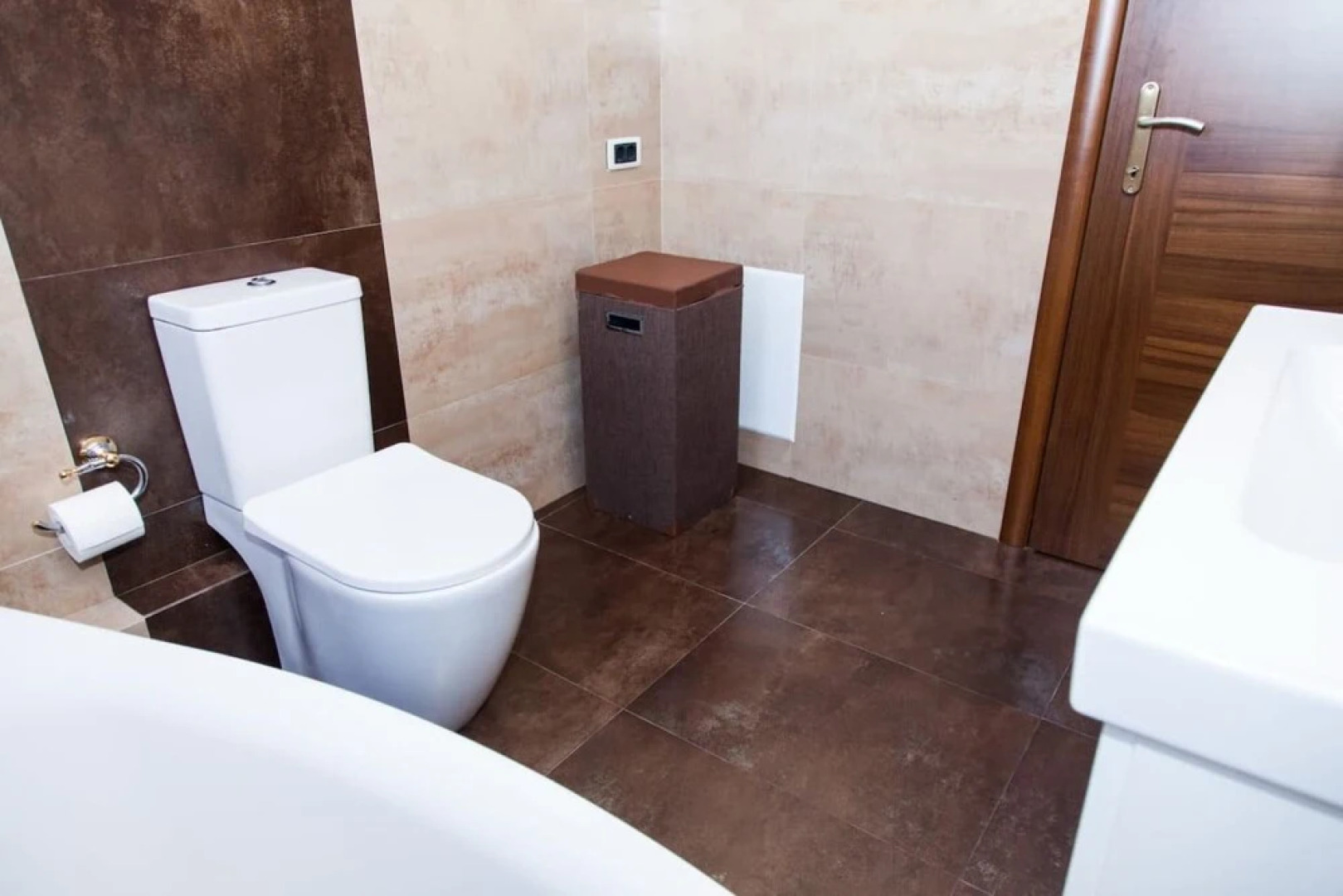 Elegant & Spacious  Apt. with Sea View