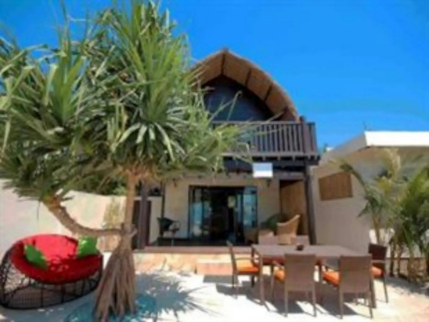 Meno Mojo Beach Resort