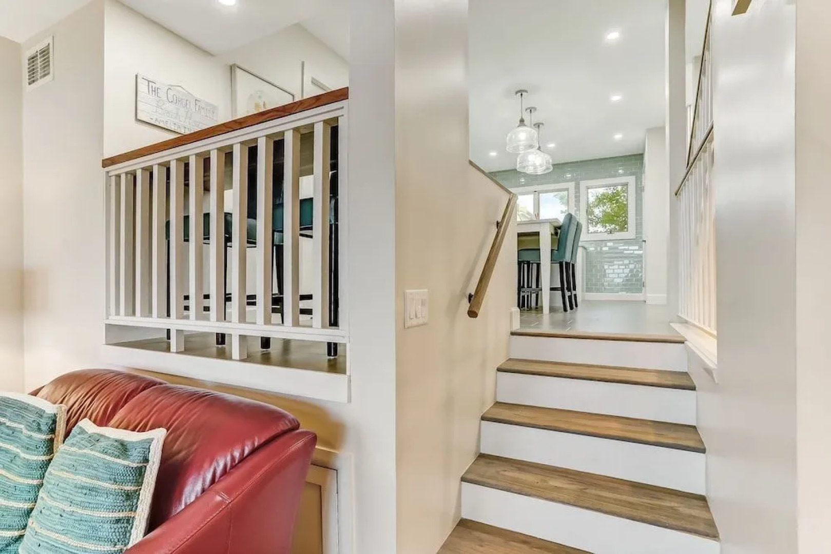 Oceanside Townhouse with Ocean View and Access to the Deck by RedAwning