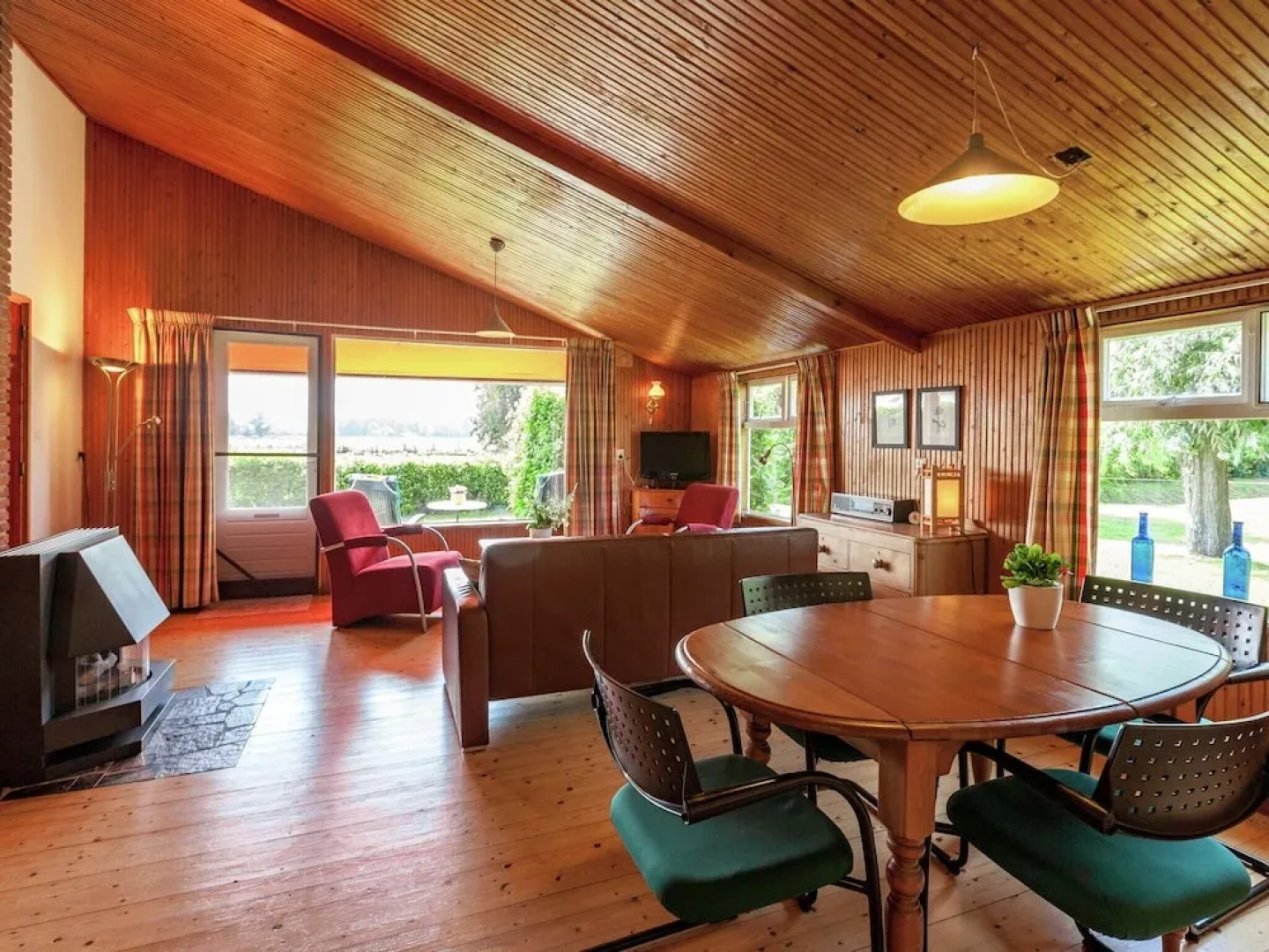 Calm Holiday Home in Burgh-Haamstede Zealand with Garden