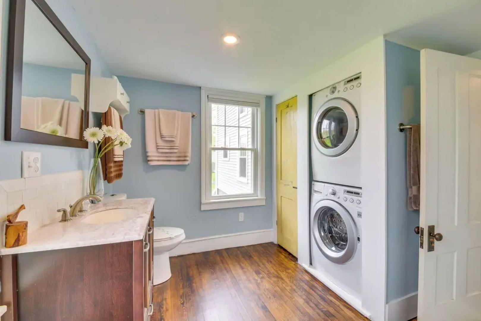 Rockland Home w/ Deck 5 Mins to Historic Downtown!