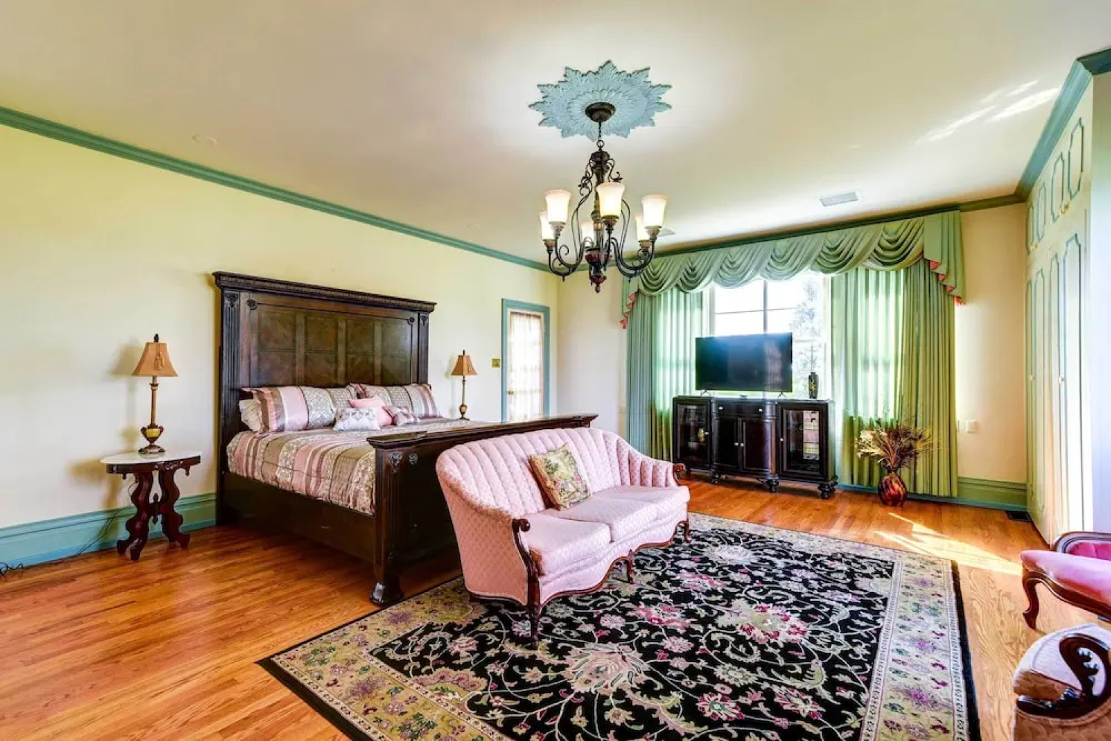 Bowling Green House w/ Shared Pool!