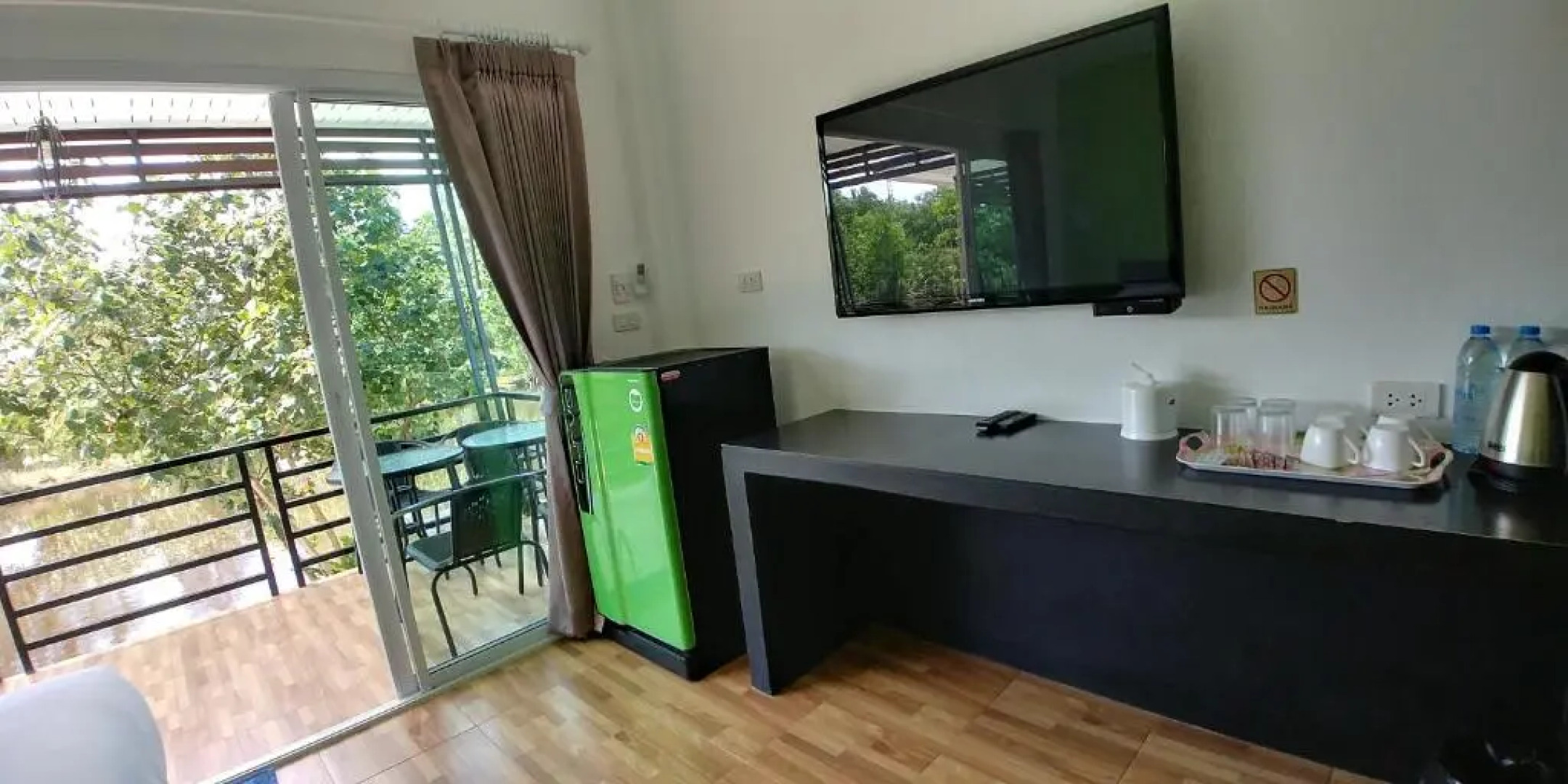 Thipburee Riverside Hotel