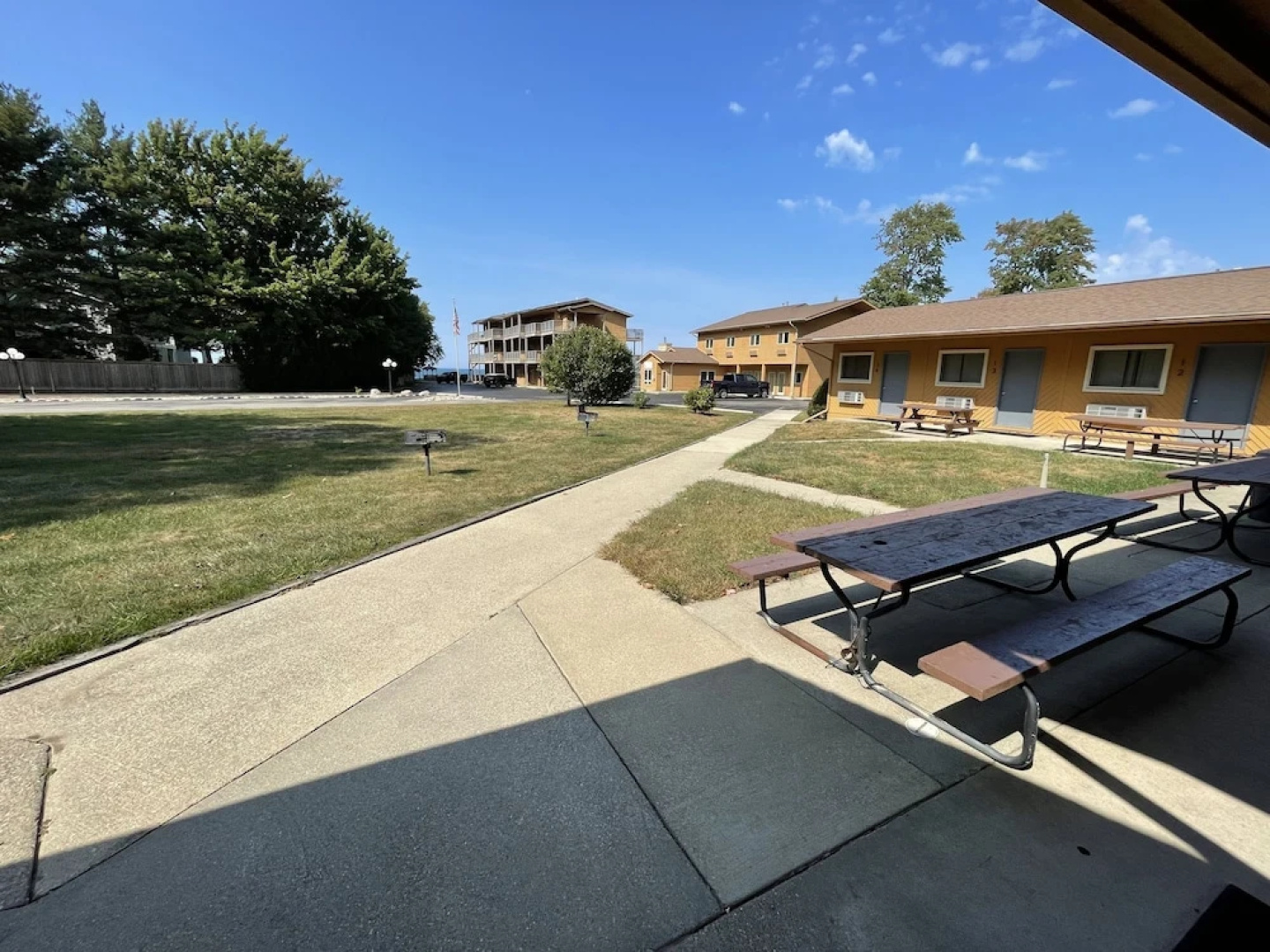 Lake Bluff Inn and Suites