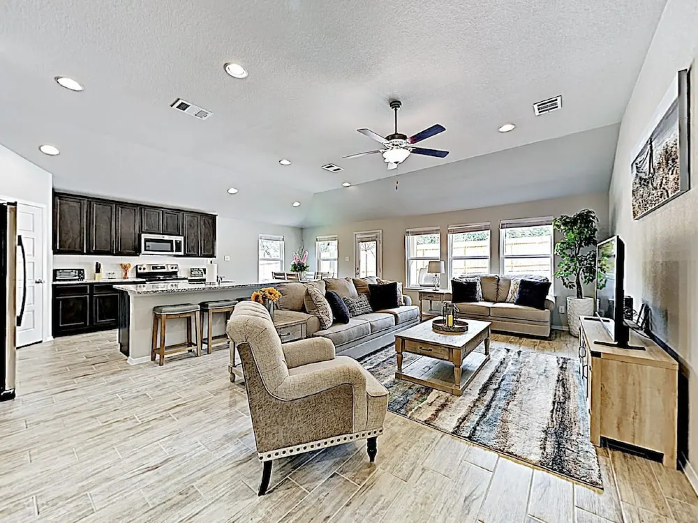 New Listing! Brand-new Hideaway Near Lakeside Fun 4 Bedroom Home